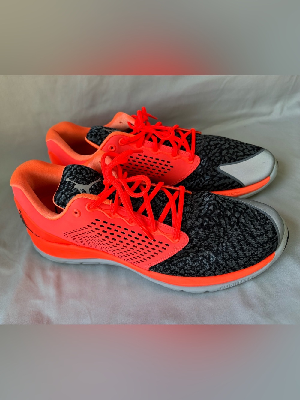 Jordan Men’s Bright Neon Orange Athletic Shoes Size 15 - Picture 5 of 16